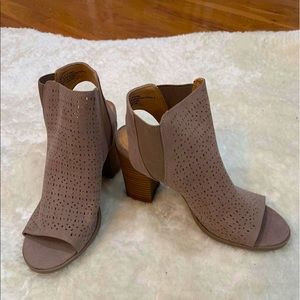 STORM NEW DIRECTIONS HEELED BOOTS